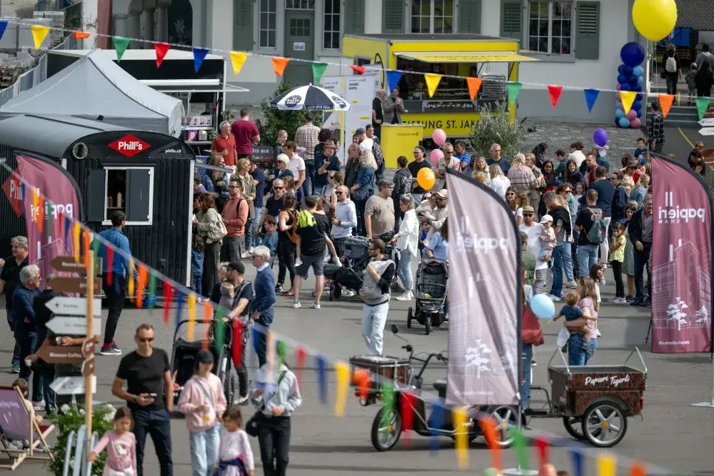 Flohmarkt auf dem Papieriplatz, Cham