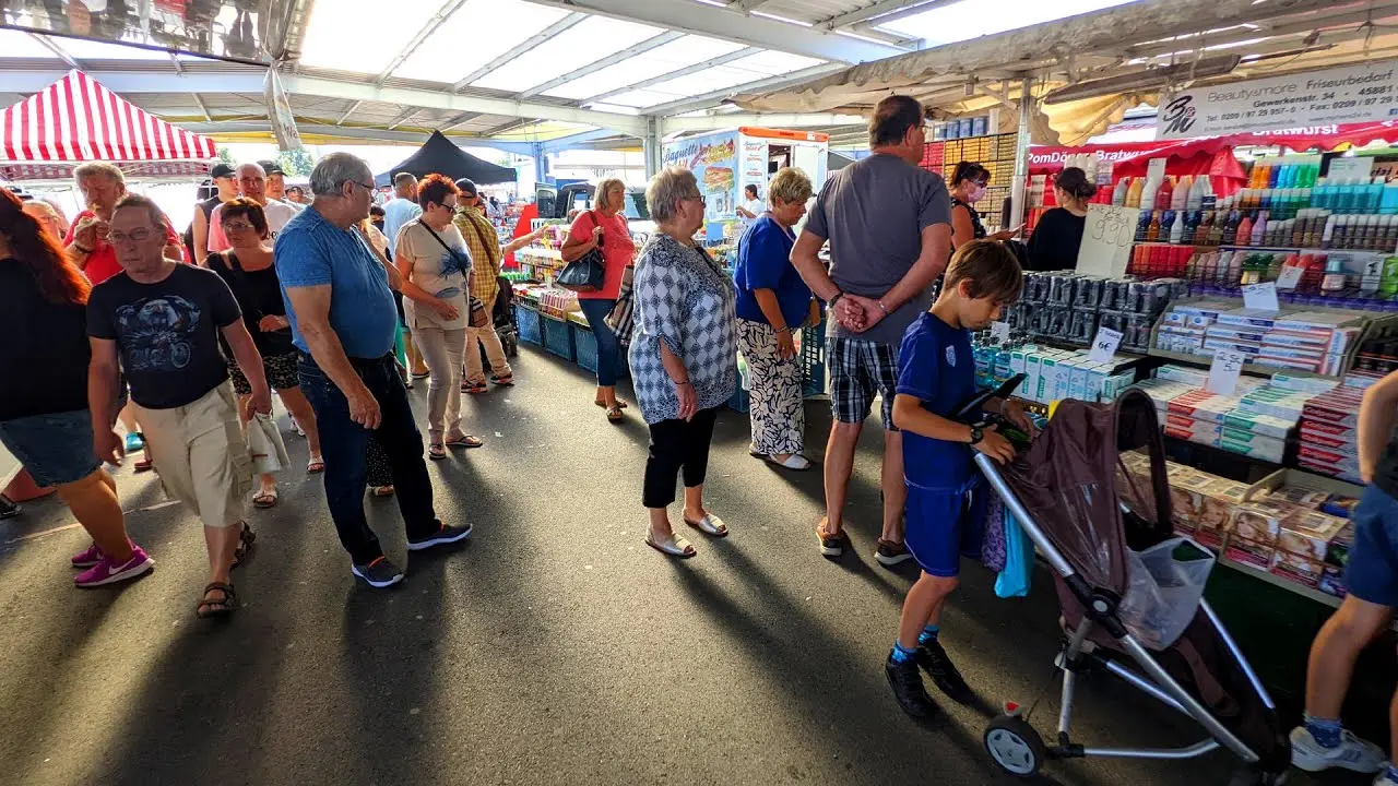 Trödelmarkt am METRO Köln-Godorf, Cologne